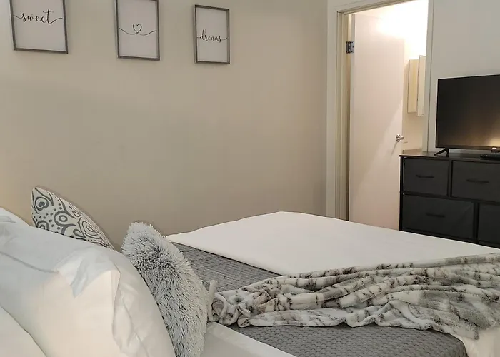 Downtown Queen Suite - Free Parking- Conv Center Skywalk#2