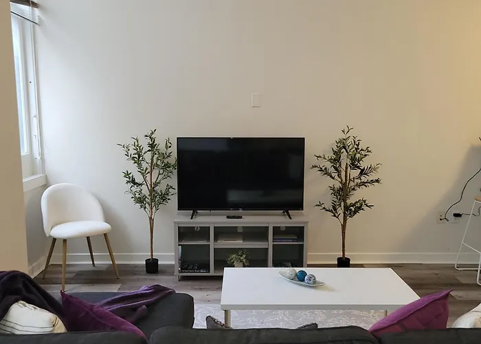 Downtown Queen Suite - Free Parking- Conv Center Skywalk#2