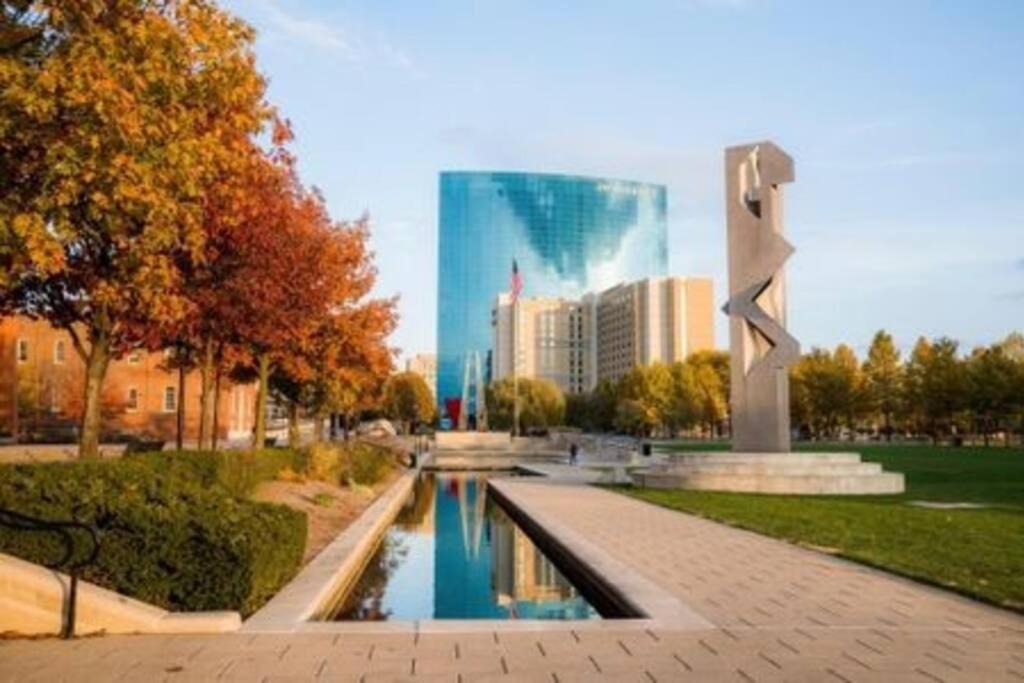 Downtown Queen - Free Parking- Conv Center Skywalk#2 Apartment Indianapolis