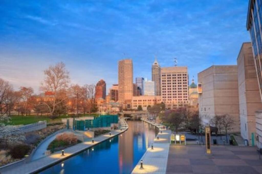 Downtown Queen - Free Parking- Conv Center Skywalk#2 Indianapolis