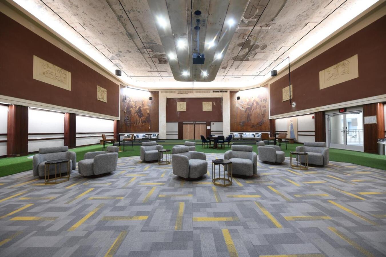 Downtown Queen - Free Parking- Conv Center Skywalk#2