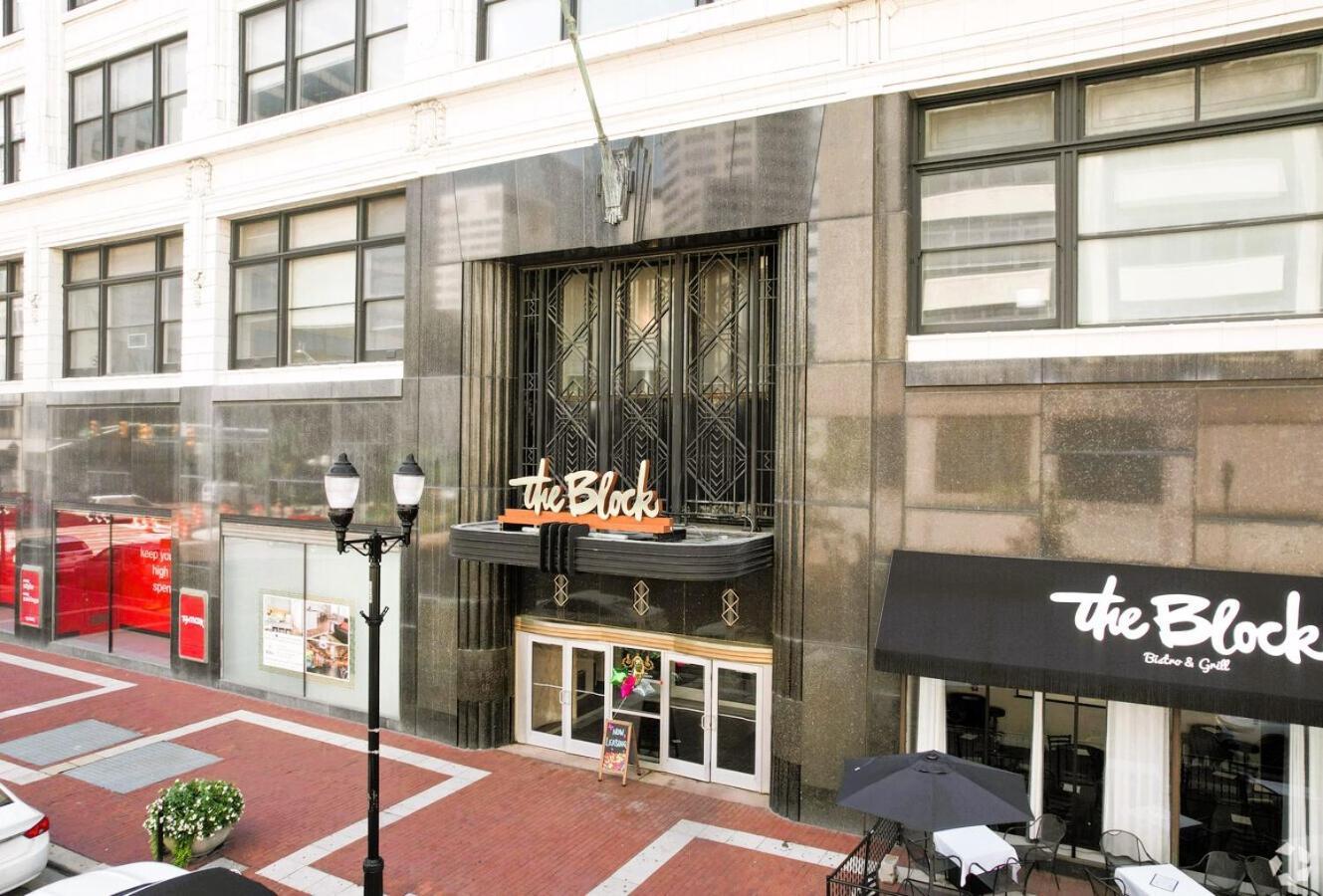 Downtown Queen - Free Parking- Conv Center Skywalk#2 Apartment