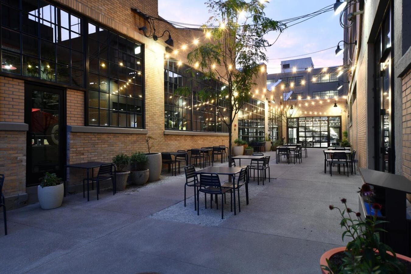 Downtown Queen - Free Parking- Conv Center Skywalk#2 Apartment *