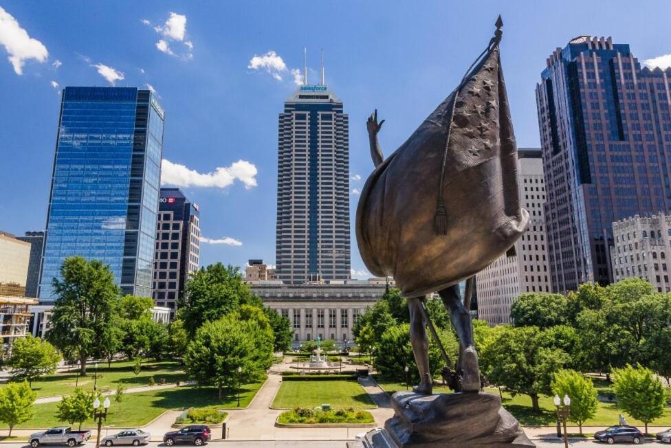 Downtown Queen - Free Parking- Conv Center Skywalk#2 Indianapolis