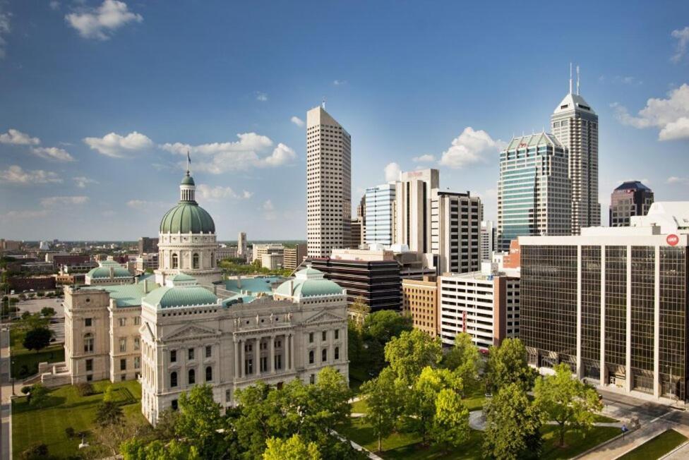 Downtown Queen - Free Parking- Conv Center Skywalk#2 Apartment