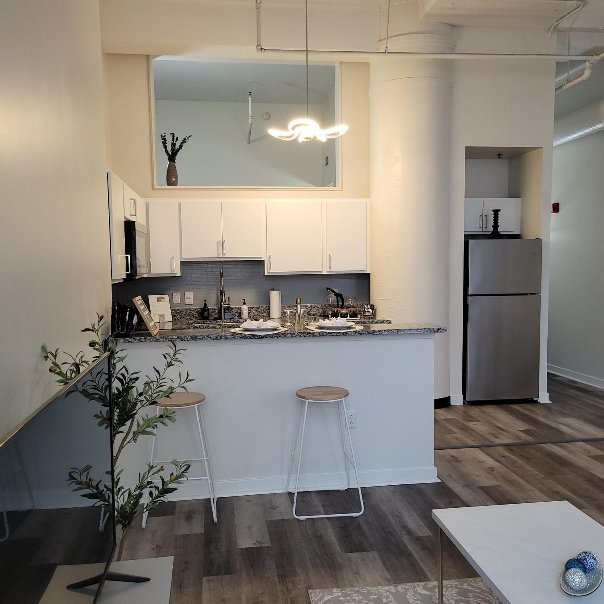 Downtown Queen - Free Parking- Conv Center Skywalk#2 Apartment Indianapolis