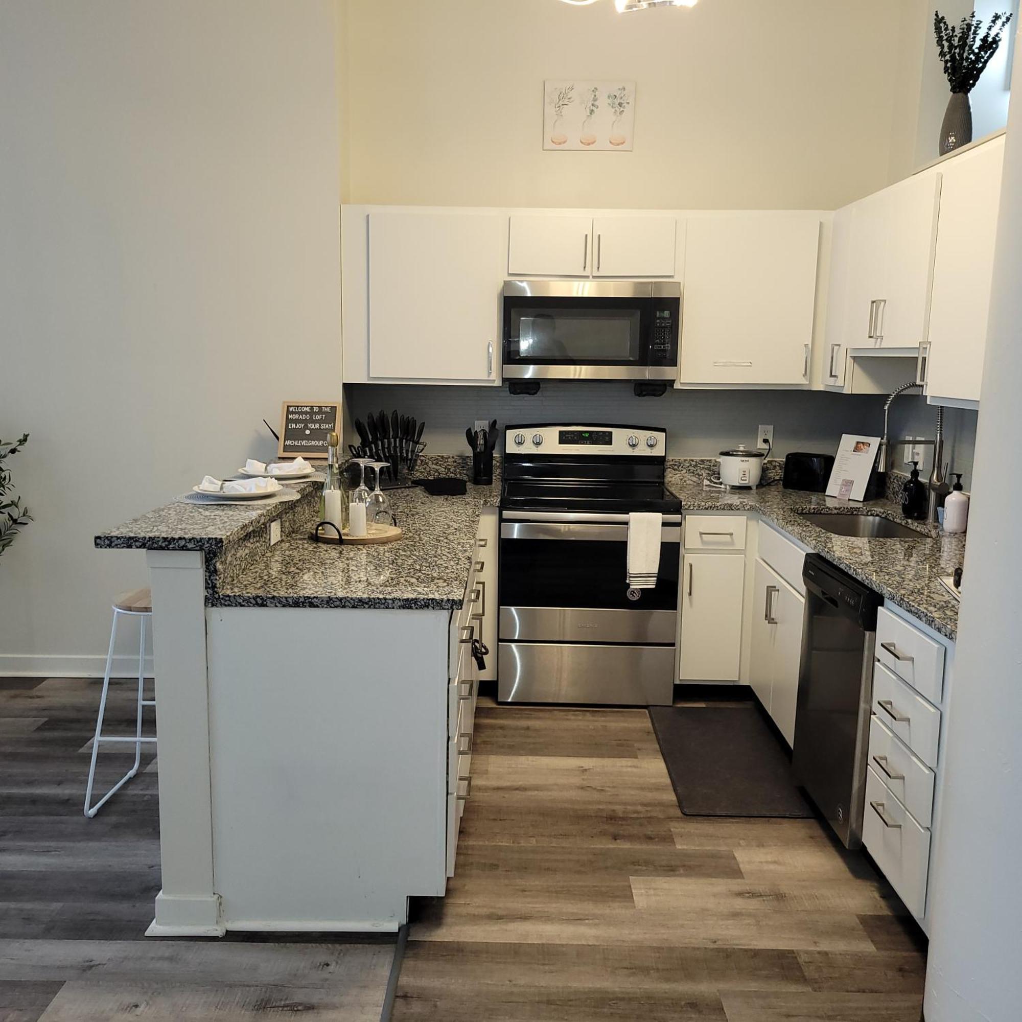 Downtown Queen - Free Parking- Conv Center Skywalk#2 * Indianapolis