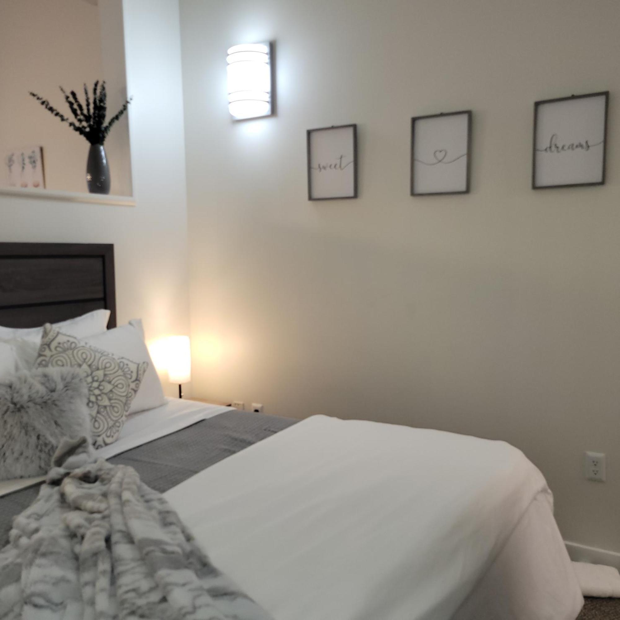 Apartment Downtown Queen - Free Parking- Conv Center Skywalk#2 *