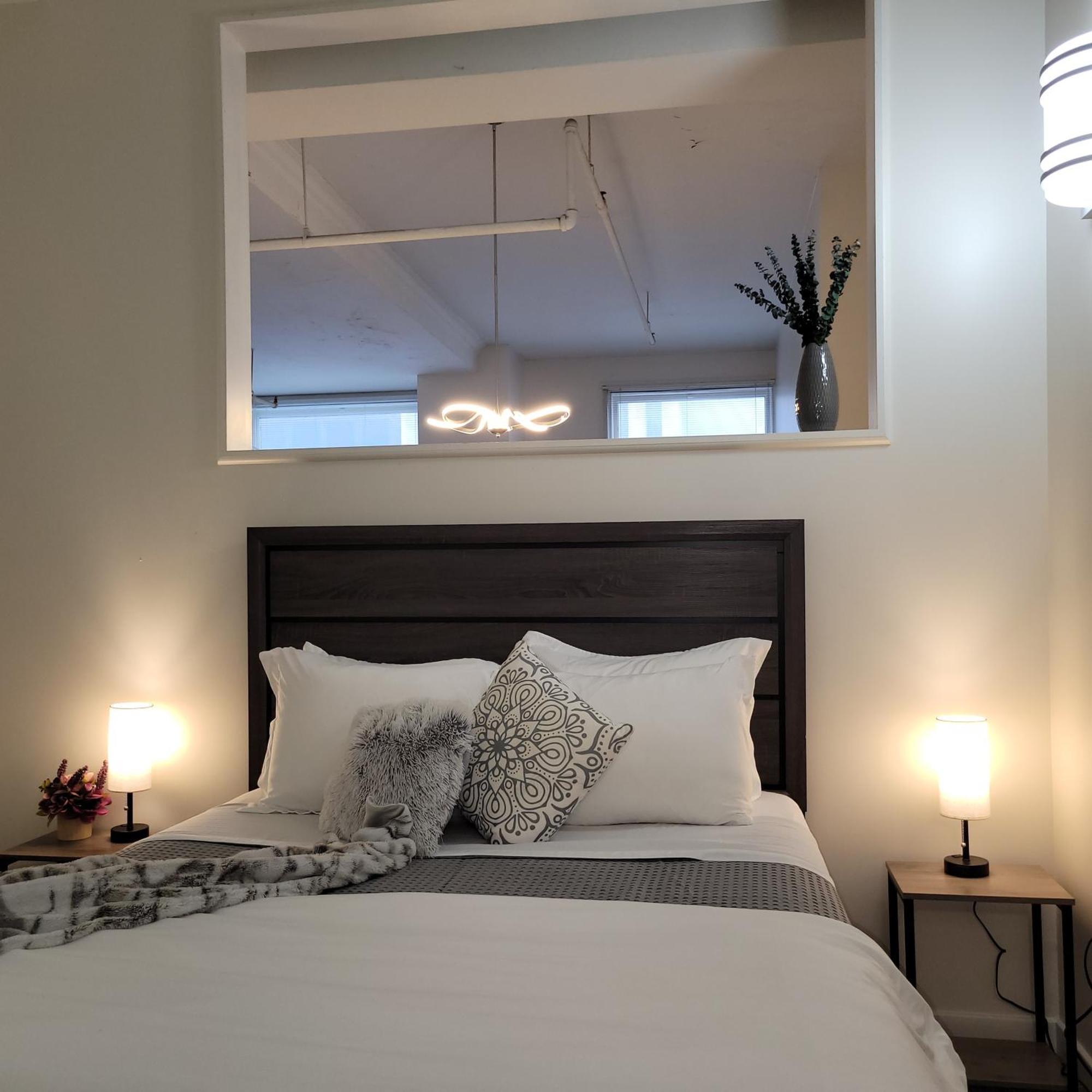 Downtown Queen - Free Parking- Conv Center Skywalk#2 Apartment Indianapolis